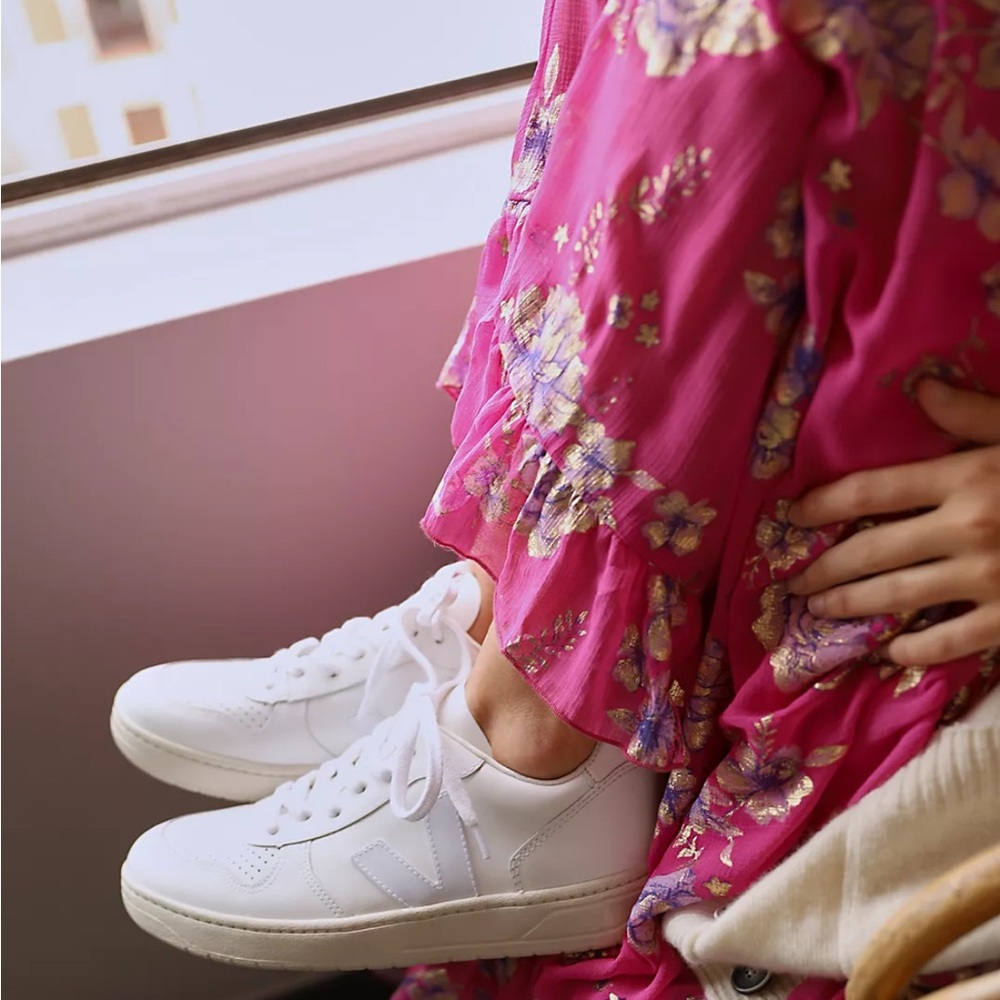 Veja V-90 White shoes